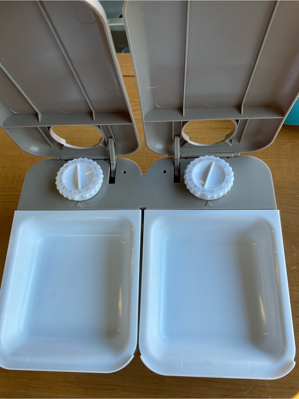 Automatic Dual Pet Feeder with Timed Dials